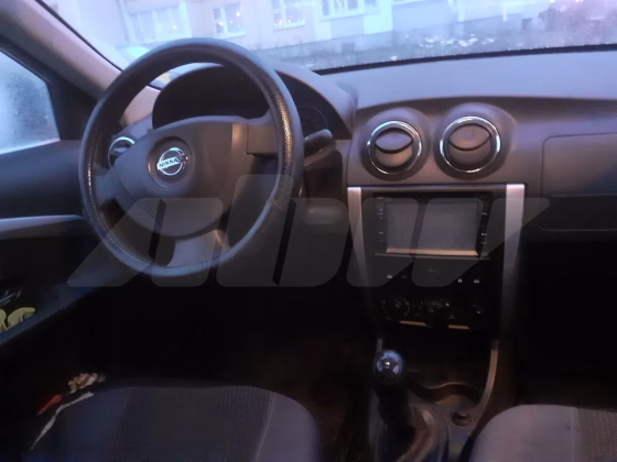 Nissan Almera (4)