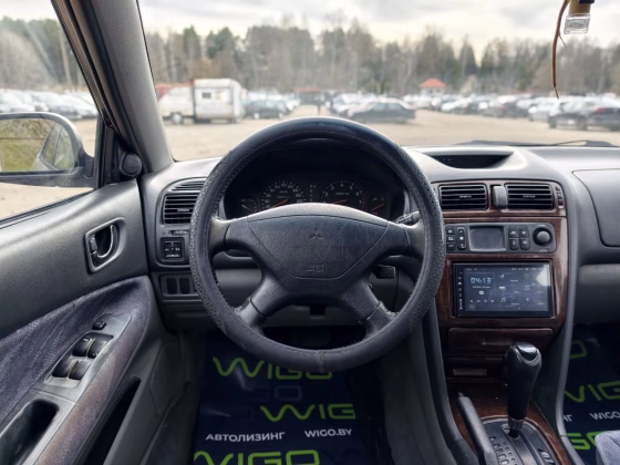 Mitsubishi Galant (13)