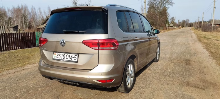 Volkswagen Touran (6)