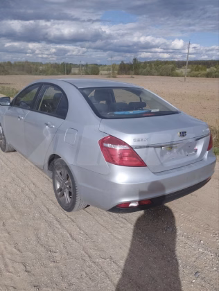 Geely Emgrand X7 (1)