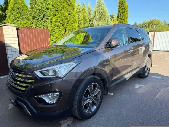 Hyundai Grand Santa Fe (2)