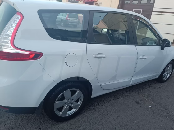 Renault Scenic (2)