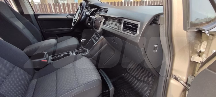 Volkswagen Touran (12)