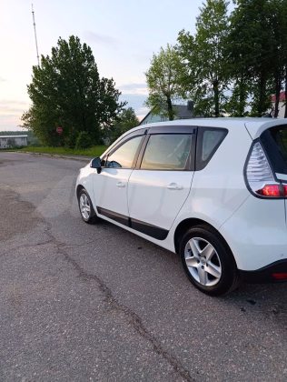 Renault Scenic (4)