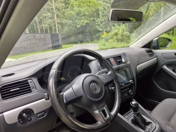 Volkswagen Jetta (5)