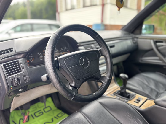 Mercedes-Benz E 220 (7)