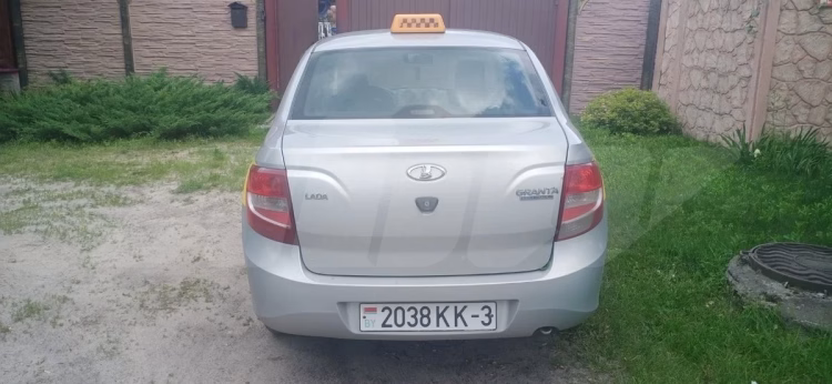Lada Granta (2)