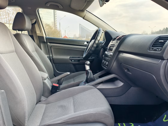 Volkswagen Jetta (12)