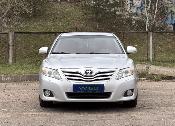 Toyota Camry (2)