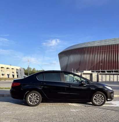 Peugeot 408 (1)
