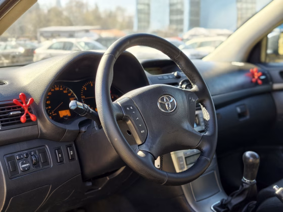 Toyota Avensis (8)