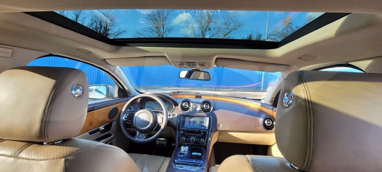Jaguar XJ (3)