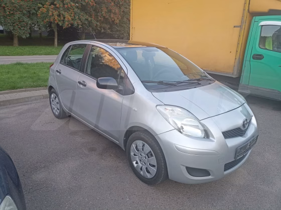 Toyota Yaris (1)