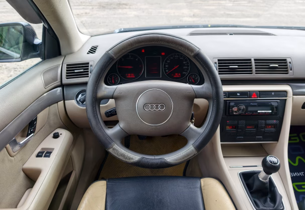 Audi A4 (14)