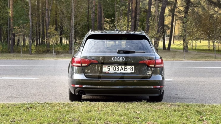 Audi A4 (4)