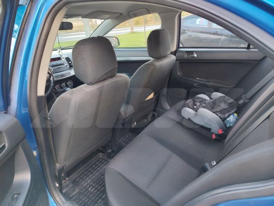 Mitsubishi Lancer (7)