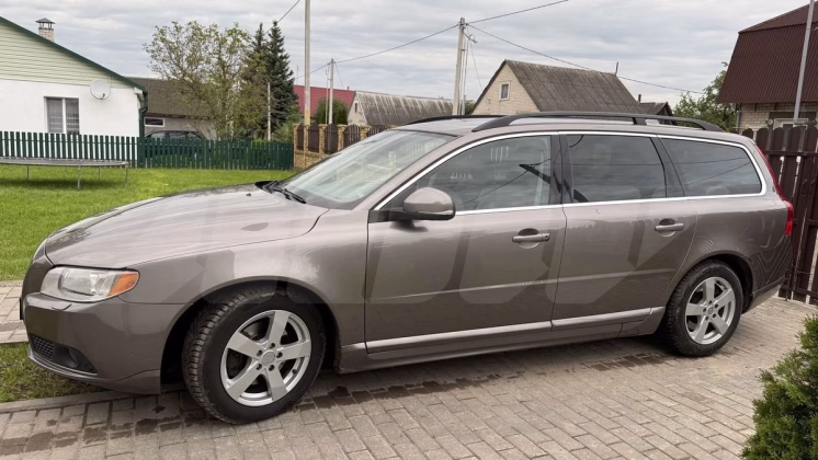 Volvo V70 (1)
