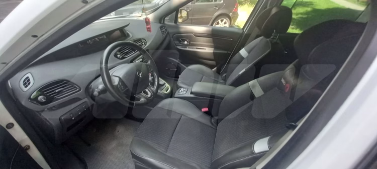 Renault Scenic (6)