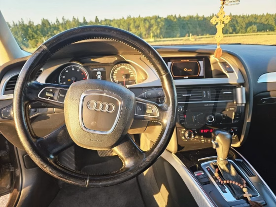 Audi A4 (9)