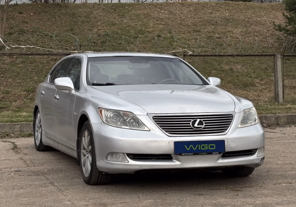 Lexus LS 460 (1)