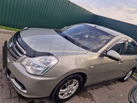 Nissan Almera (2)