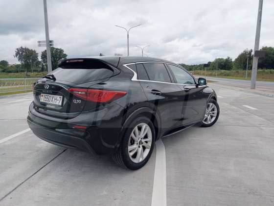Infiniti Q30 (3)