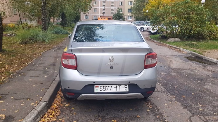 Renault Logan (1)