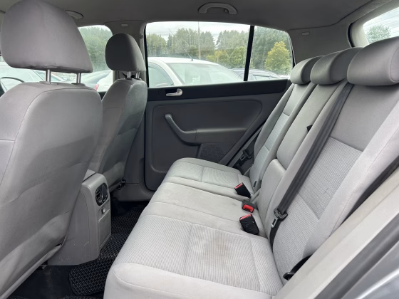 Volkswagen Golf Plus (10)