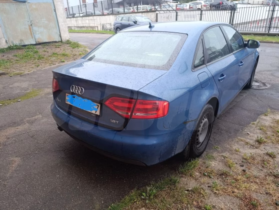Audi A4 (4)