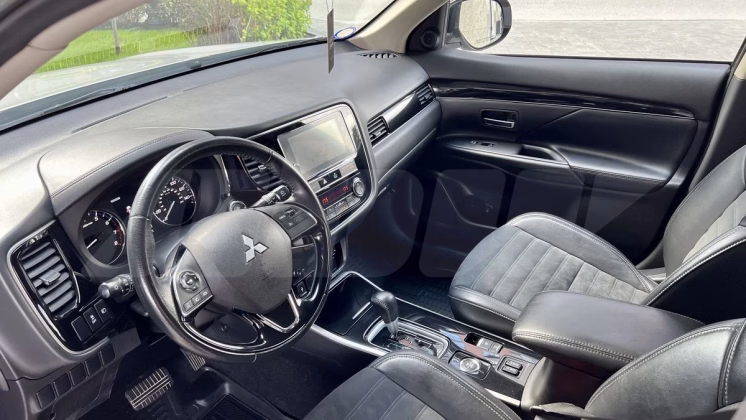 Mitsubishi Outlander (8)