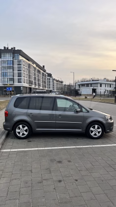 Volkswagen Touran (1)