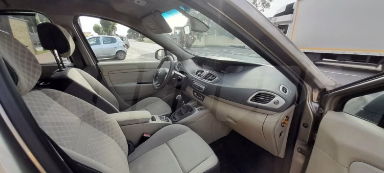 Renault Scenic (8)