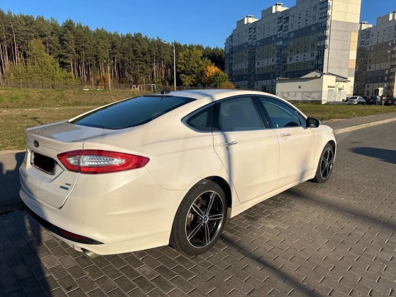 Ford Fusion (2)