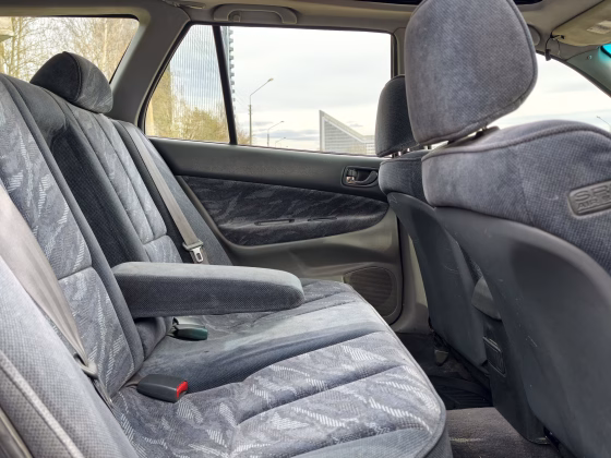 Mitsubishi Galant (11)