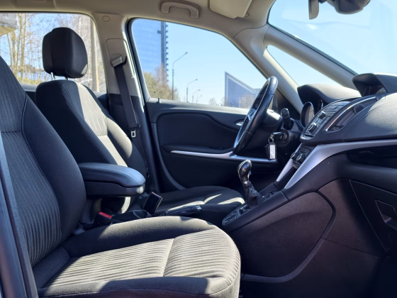 Opel Zafira Tourer (12)