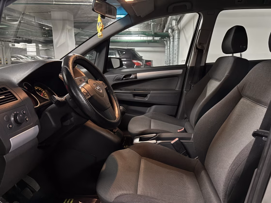 Opel Zafira (9)