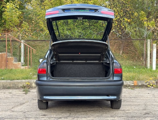 Renault Laguna (7)