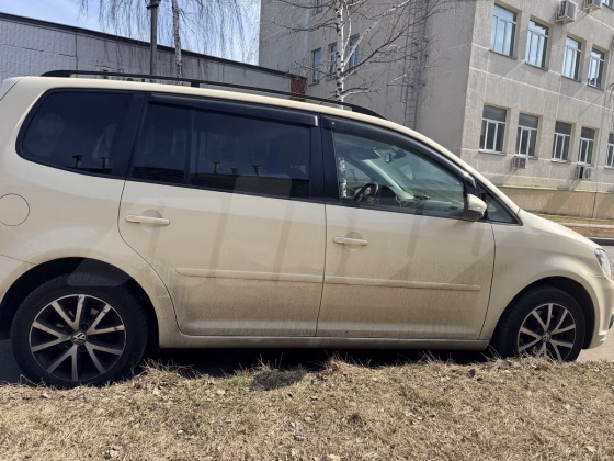 Volkswagen Touran (2)
