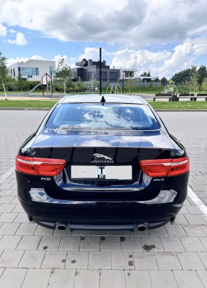 Jaguar XE (1)