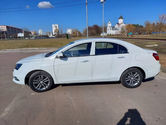 Geely Emgrand X7 (2)