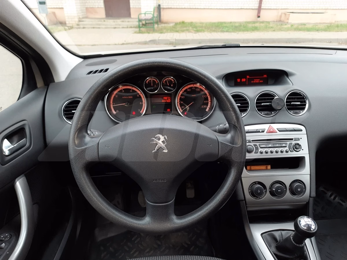 Peugeot 408