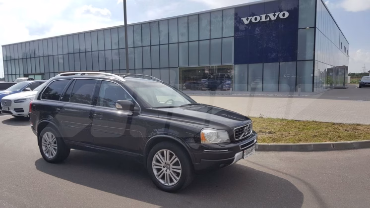 Volvo XC90 (1)