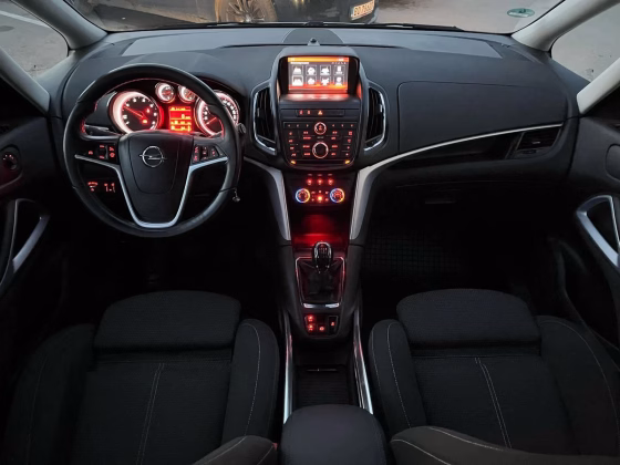 Opel Zafira (2)