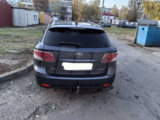 Toyota Avensis (2)