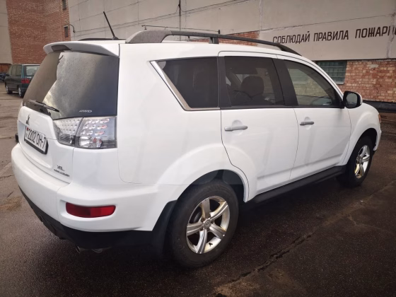Mitsubishi Outlander (1)