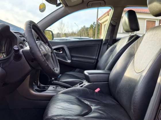 Toyota RAV 4 (9)