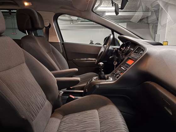 Peugeot 5008 (12)