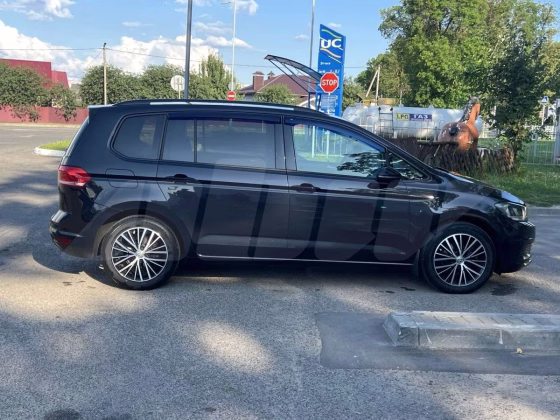 Volkswagen Touran (7)