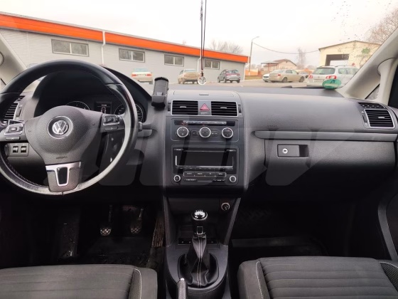 Volkswagen Touran (9)