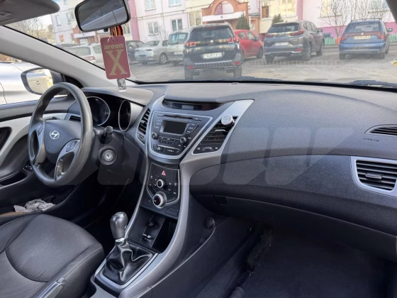 Hyundai Elantra (5)
